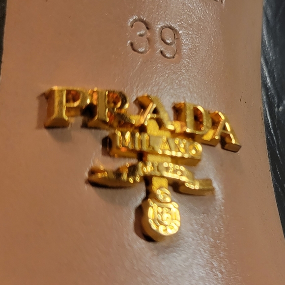 Prada - Picture 5 of 16